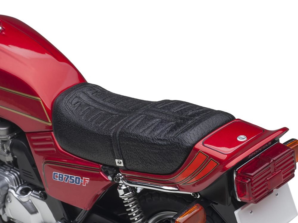 Honda CB750F Motorcycle Red with Helmet "Baribari Legend" (1986) OVA 1/12 Model by Autoart view 3