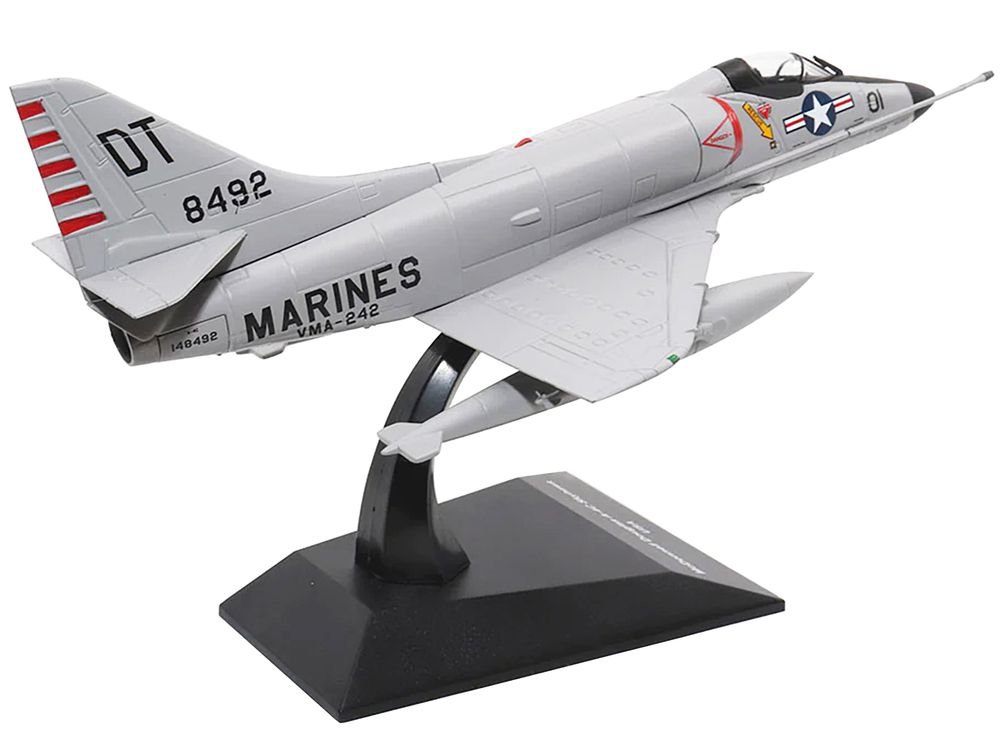 McDonnell Douglas A-4C Skyhawk Attack Aircraft "US Navy" 1/72 Diecast Model by Militaria Die Cast view 4