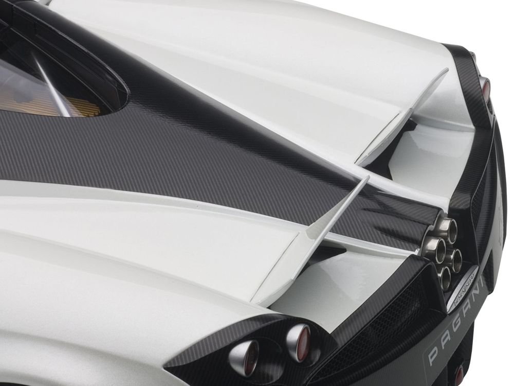 Pagani Huayra White 1/12 Model Car by Autoart view 4