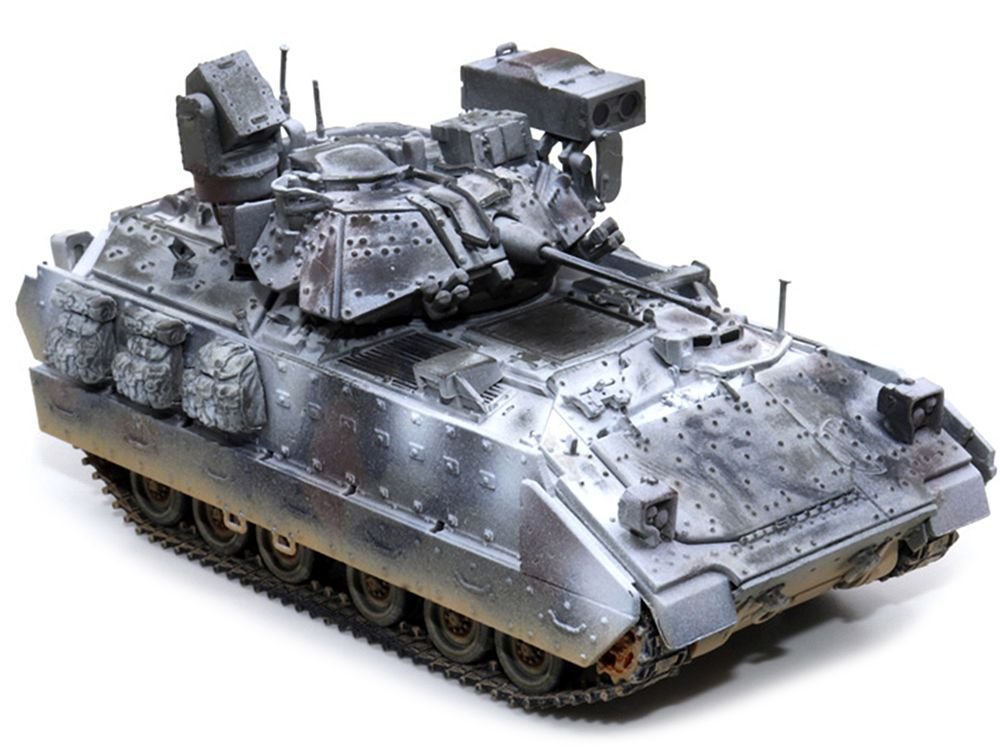 United States M2A3 Bradley IFV (Infantry Fighting Vehicle) Camouflage (Snowy Version) "NEO Dragon Armor" Series 1/72 Plastic Model by Dragon Models view 3