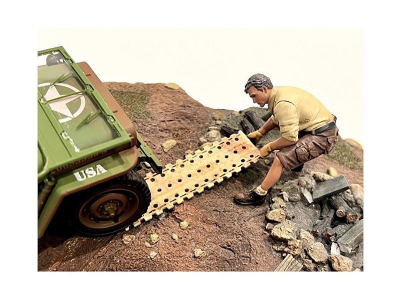 "4X4 Mechanic" Figure 2 with Board Accessory for 1/18 Scale Models by American Diorama view 3