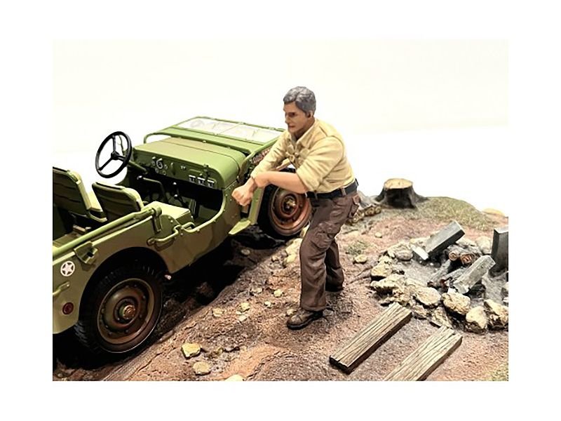 "4X4 Mechanic" Figure 3 for 1/18 Scale Models by American Diorama view 2
