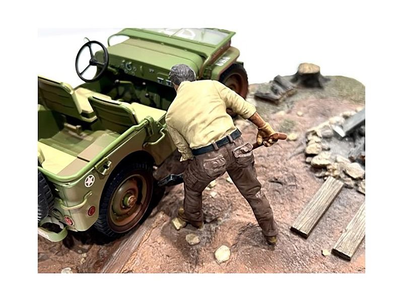 "4X4 Mechanic" Figure 4 for 1/18 Scale Models by American Diorama view 3
