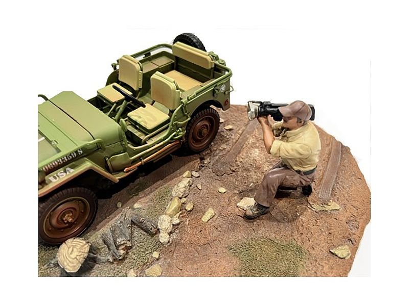 "4X4 Mechanic" Figure 7 for 1/18 Scale Models by American Diorama view 2