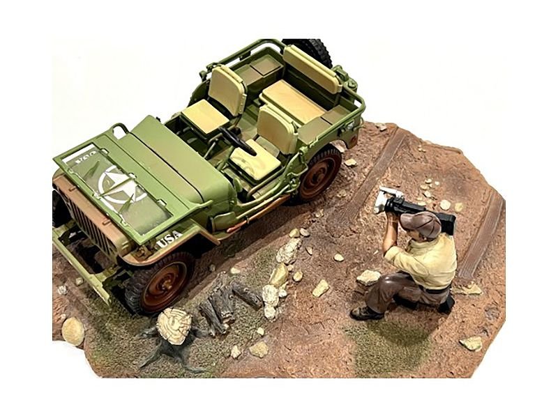 "4X4 Mechanic" Figure 7 for 1/18 Scale Models by American Diorama view 3