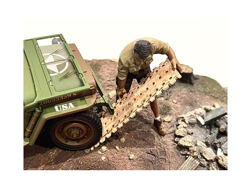 "4X4 Mechanic" Figure 8 with Board Accessory for 1/18 Scale Models by American Diorama view 3