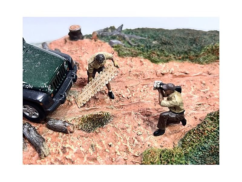 "4X4 Mechanics" 2 Piece Diecast Figure Set 4 for 1/43 Scale Models by American Diorama view 2