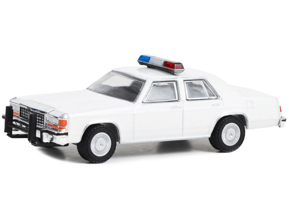 1980-1991 Ford LTD Crown Victoria Police White with Light Bar "Hot Pursuit" "Hobby Exclusive" Series 1/64 Diecast Model Car by Greenlight view 3