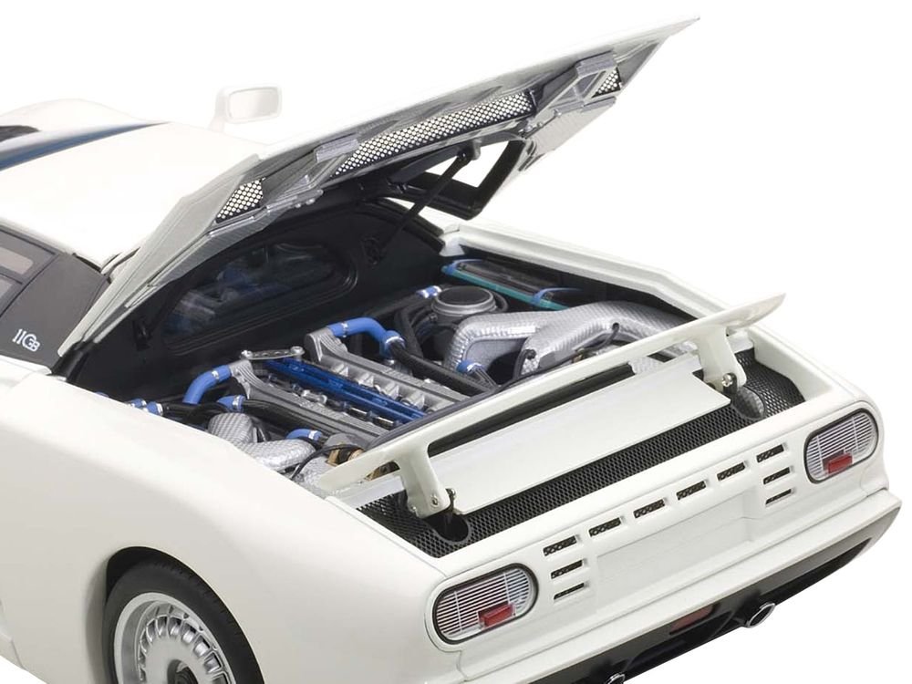 Bugatti EB110 GT White 1/18 Diecast Model Car by Autoart view 2