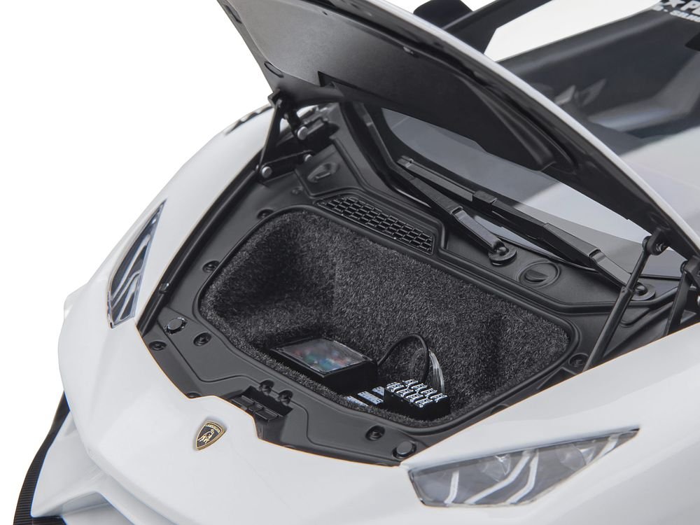 Lamborghini Huracan GT "LB-Silhouette Works" White with Black 1/18 Model Car by Autoart view 3