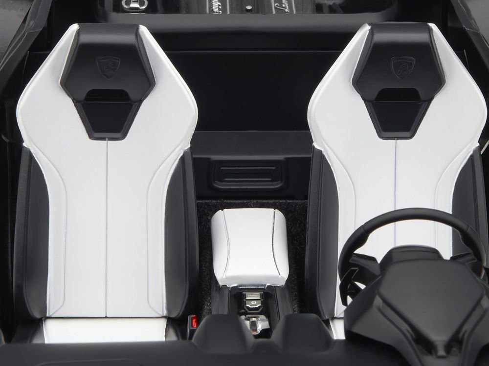 Lamborghini Huracan GT "LB-Silhouette Works" White with Black 1/18 Model Car by Autoart view 5