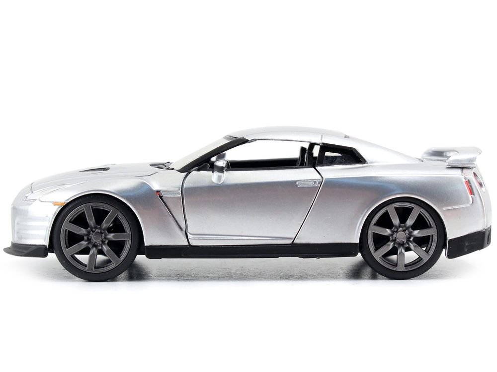 Brian's Nissan GT-R (R35) Silver Metallic "Fast & Furious" Movie 1/32 Diecast Model Car by Jada view 2