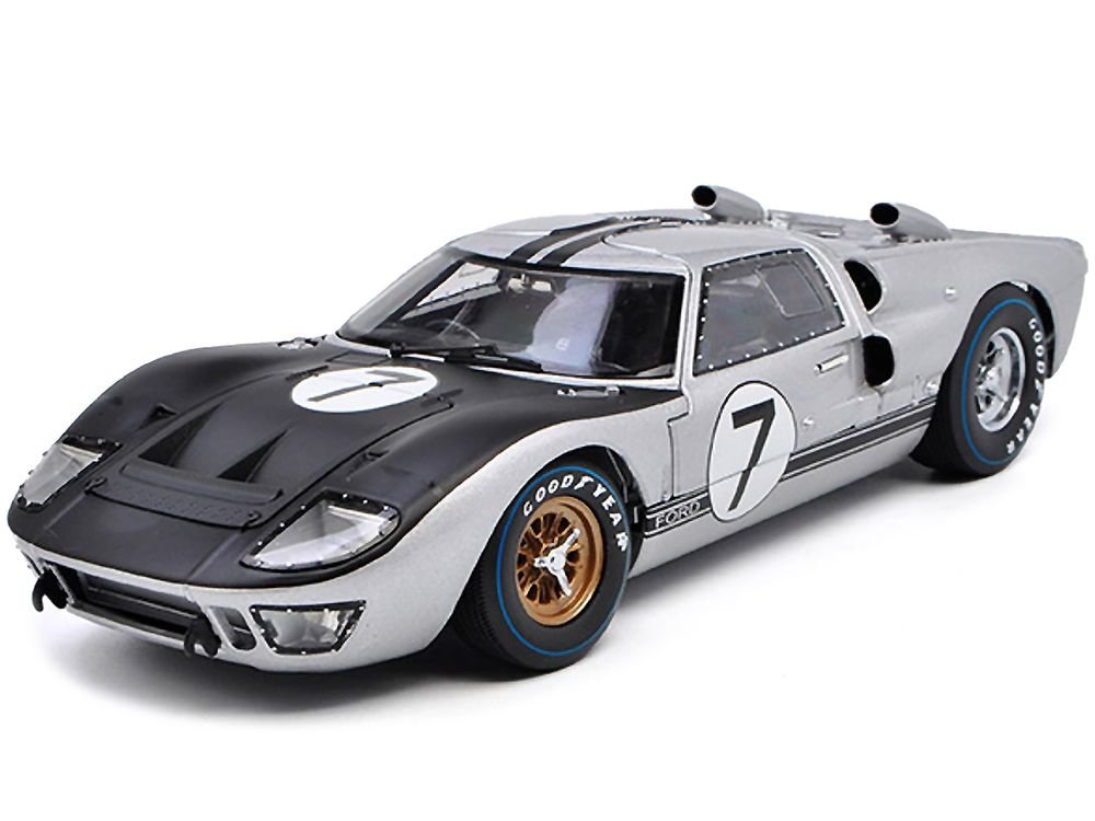 1966 Ford GT-40 MK II #7 Silver 1/18 Diecast Model Car by Shelby Collectibles view 2