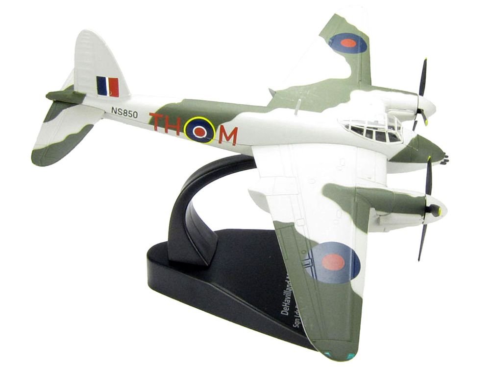 DeHavilland Mosquito FB MKVI Combat Aircraft "Sqd. Ldr. Robert Allen Kip and Flt. Lt. Peter Huletsky Holmsley South" (1944) Royal Air Force "Oxford Aviation" Series 1/72 Diecast Model Airplane by Oxford Diecast view 3