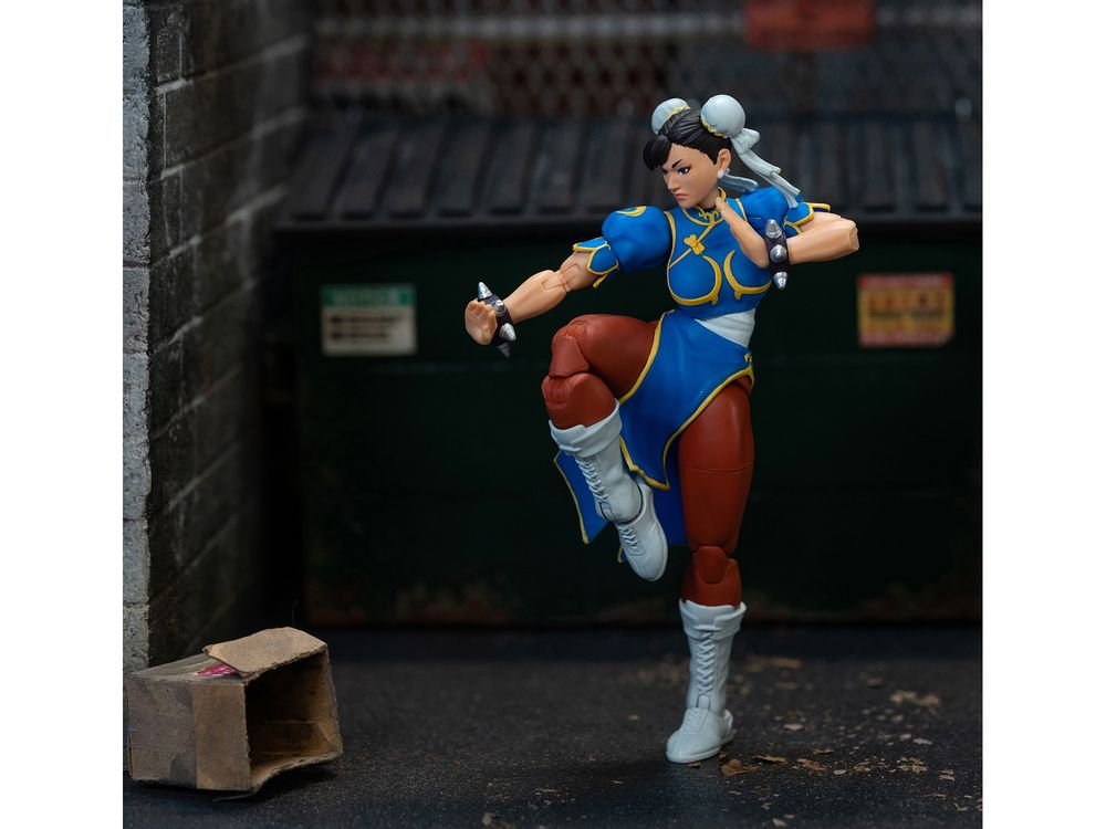 Chun-Li 6" Moveable Figure with Accessories and Alternate Head and Hands "Ultra Street Fighter II: The Final Challengers" (2017) Video Game model by Jada view 2