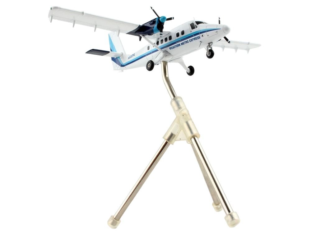 De Havilland DHC-6-200 Commercial Aircraft "Eastern Air Lines - Metro Express" White with Blue Stripes "Gemini 200" Series 1/200 Diecast Model Airplane by GeminiJets view 3