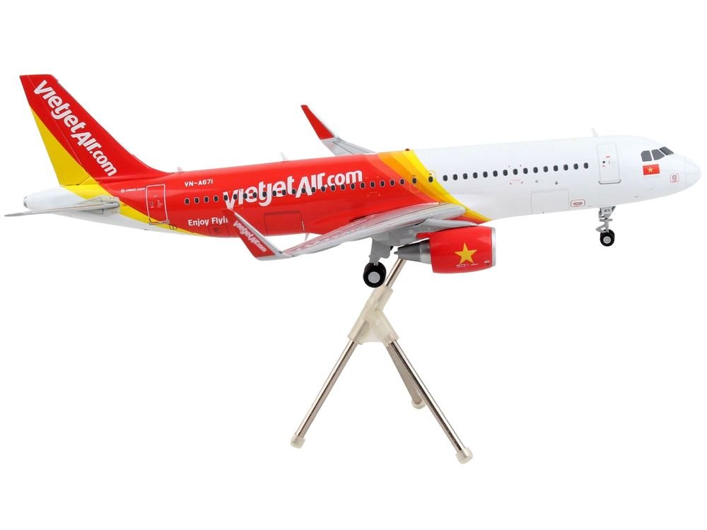 Airbus A320 Commercial Aircraft "VietJet Air" White and Red "Gemini 200" Series 1/200 Diecast Model Airplane by GeminiJets view 2