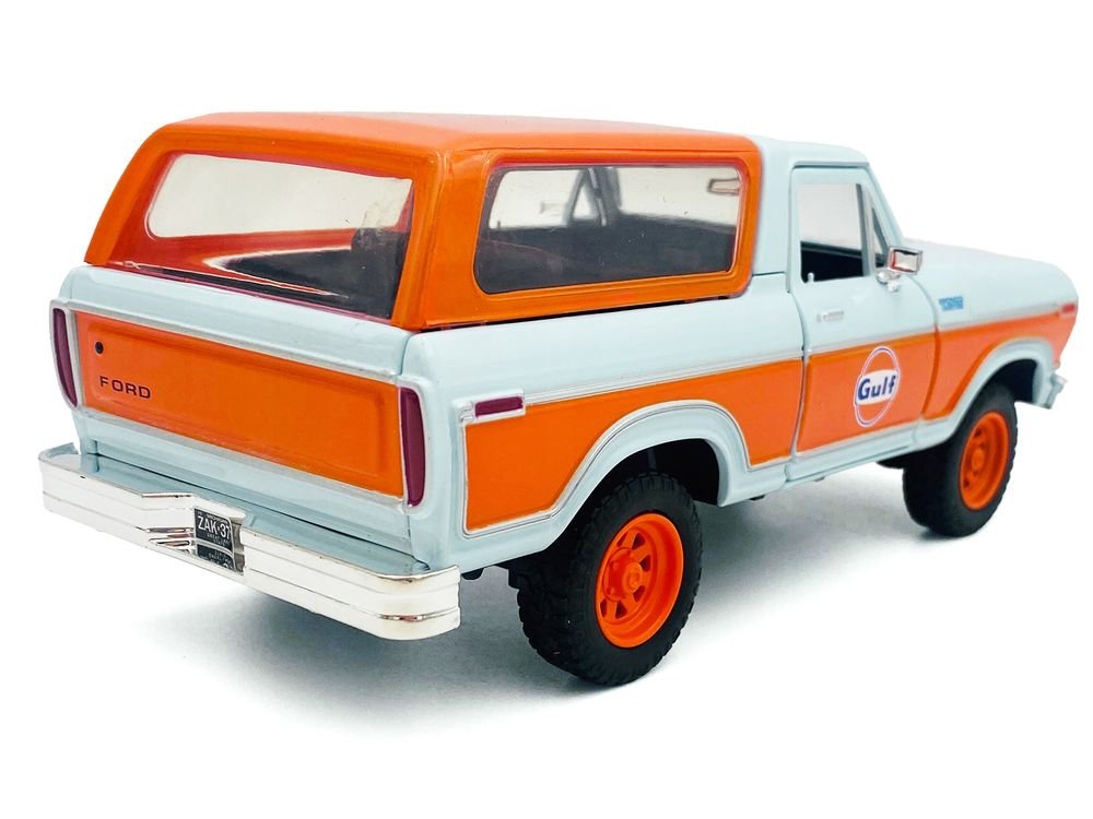 1978 Ford Bronco Light Blue and Orange "Gulf Oil" "Gulf Die-Cast Collection" 1/24 Diecast Model Car by Motormax view 3