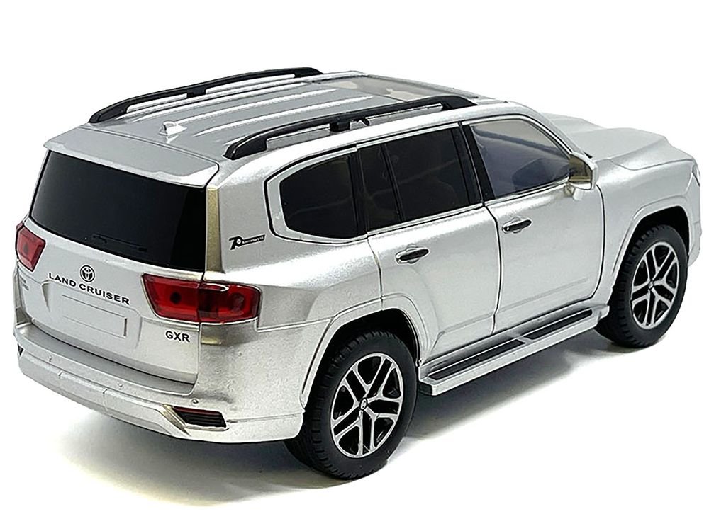 Toyota Land Cruiser Silver Metallic with Sun Roof 1/24 Diecast Model Car view 3