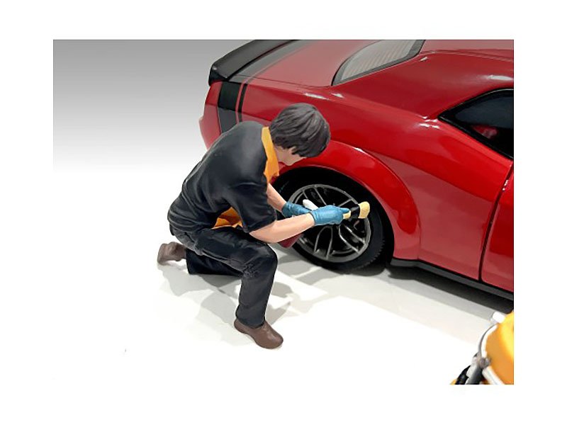 "Detail Masters" Figure 1 (Wheel Cleaning) for 1/18 Scale Models by American Diorama view 2