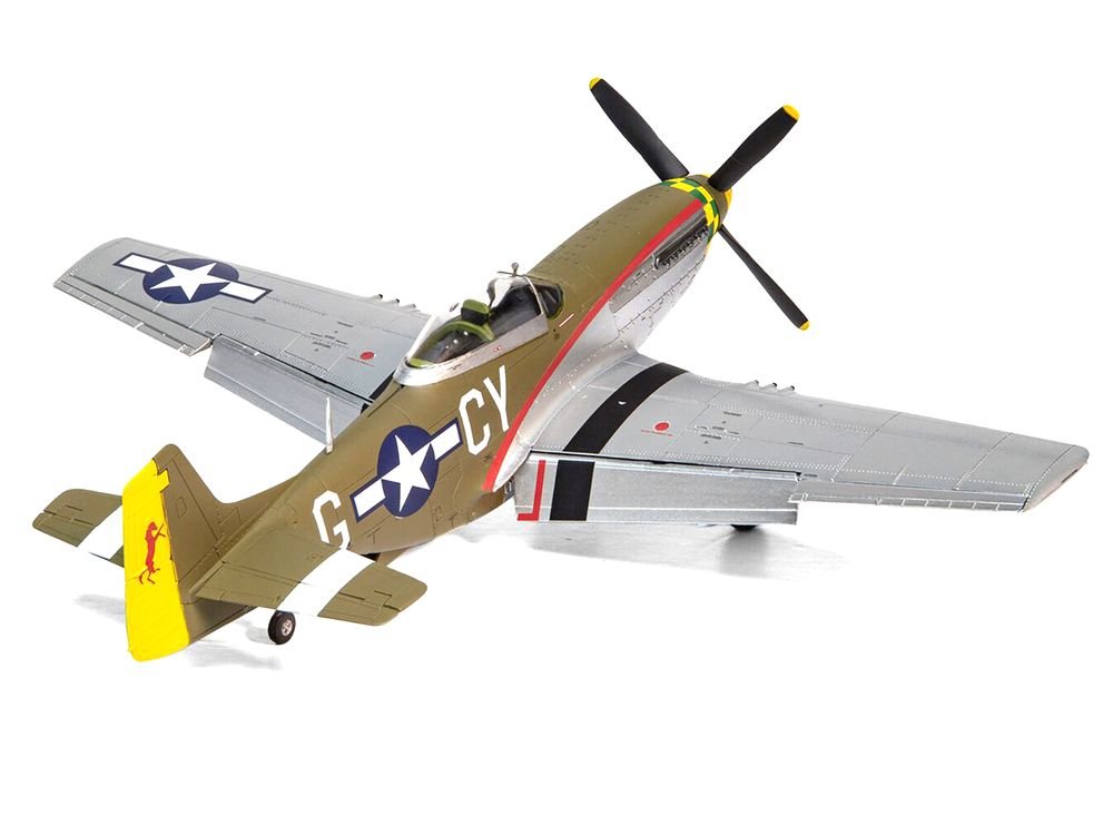 Level 2 Model Kit North American P-51D Mustang Fighter Aircraft with 2 Scheme Options 1/48 Plastic Model Kit by Airfix view 4