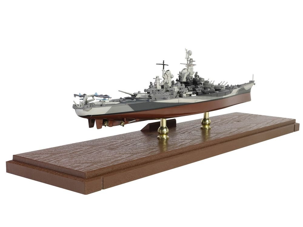 USS Missouri (BB-63) Iowa-class Battleship "Battle of Okinawa" (1945) United States Navy (Full Hull Edition) "Battleship" Series 1/700 Diecast Model by Forces of Valor view 2