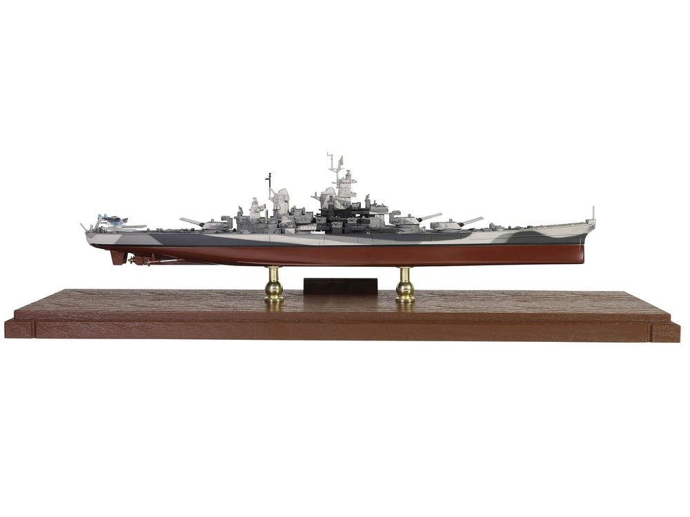 USS Missouri (BB-63) Iowa-class Battleship "Battle of Okinawa" (1945) United States Navy (Full Hull Edition) "Battleship" Series 1/700 Diecast Model by Forces of Valor view 3