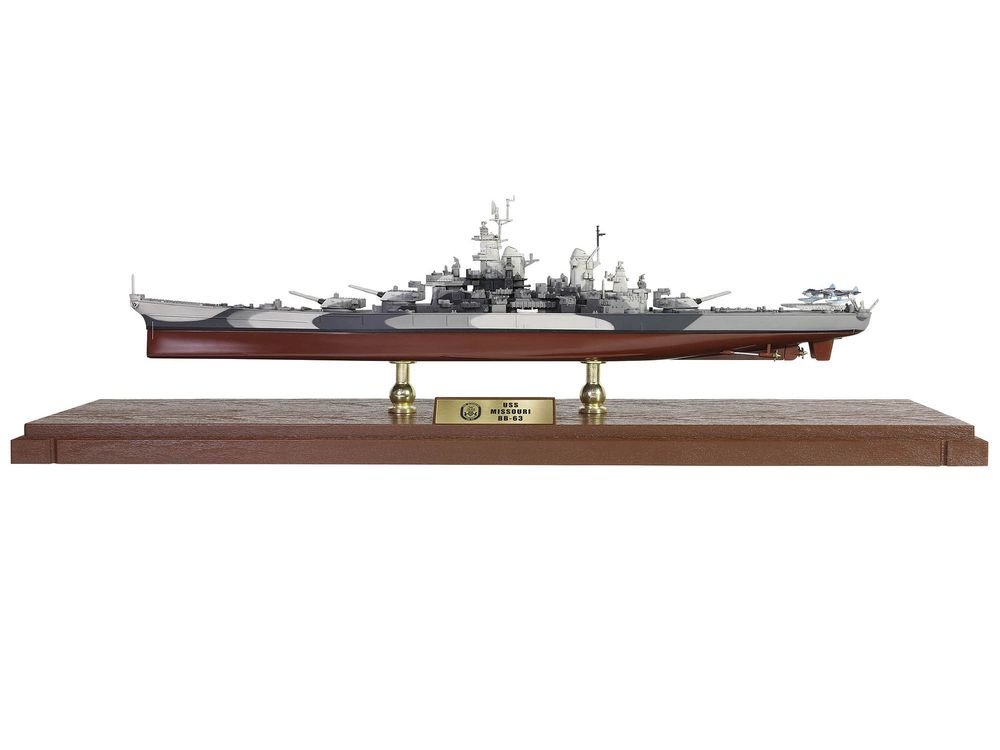 USS Missouri (BB-63) Iowa-class Battleship "Battle of Okinawa" (1945) United States Navy (Full Hull Edition) "Battleship" Series 1/700 Diecast Model by Forces of Valor view 5