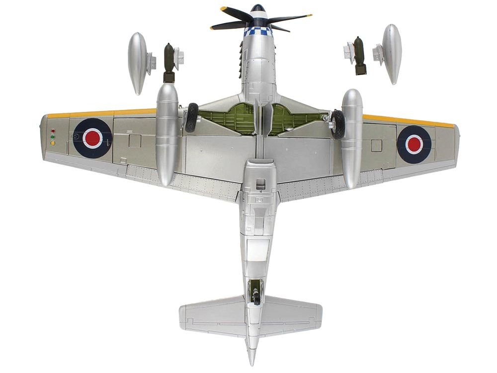 North American Mustang Mk.IV Fighter Aircraft "Flight Lieutenant Arthur S. 'Joe' Doley 19th Squadron" (1945) British Royal Air Force "Air Power Series" 1/48 Diecast Model by Hobby Master view 5