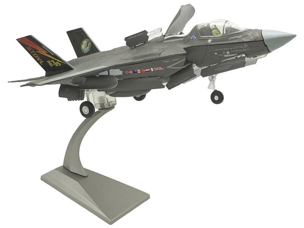 Lockheed Martin F-35B (STOVL) Lightning II Aircraft "BF-01 Prototype Air Test an Evaluation Squadron 23 (VX-23) Salty Dogs" (2009) United States Navy 1/72 Diecast Model Airplane view 2
