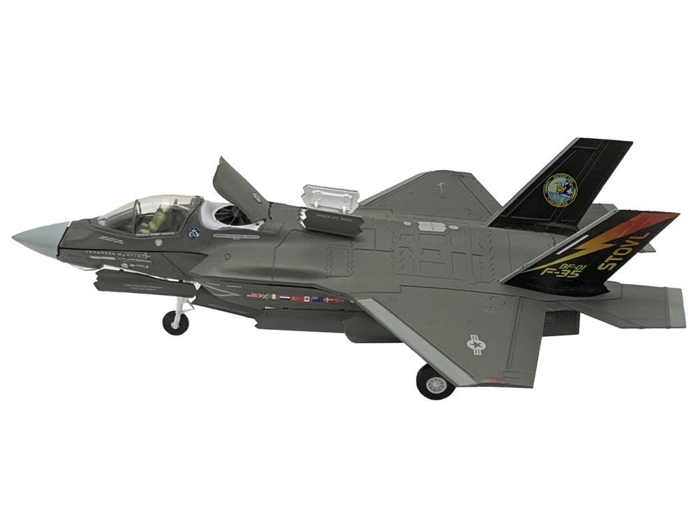 Lockheed Martin F-35B (STOVL) Lightning II Aircraft "BF-01 Prototype Air Test an Evaluation Squadron 23 (VX-23) Salty Dogs" (2009) United States Navy 1/72 Diecast Model Airplane view 4