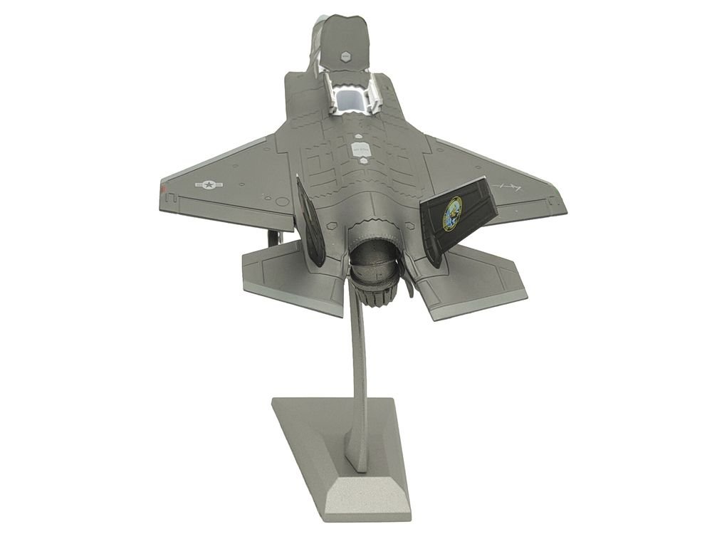 Lockheed Martin F-35B (STOVL) Lightning II Aircraft "BF-01 Prototype Air Test an Evaluation Squadron 23 (VX-23) Salty Dogs" (2009) United States Navy 1/72 Diecast Model Airplane view 5