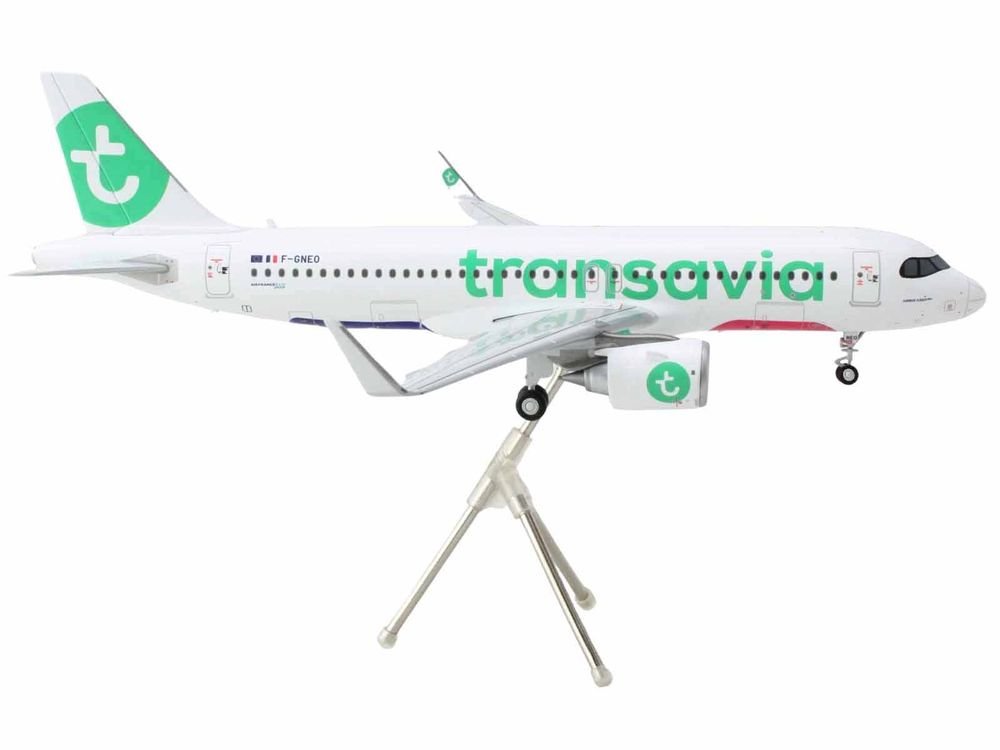 Airbus A320neo Commercial Aircraft "Transavia Airlines" (F-GNEO) White with Green Tail "Gemini 200" Series 1/200 Diecast Model Airplane by GeminiJets view 2