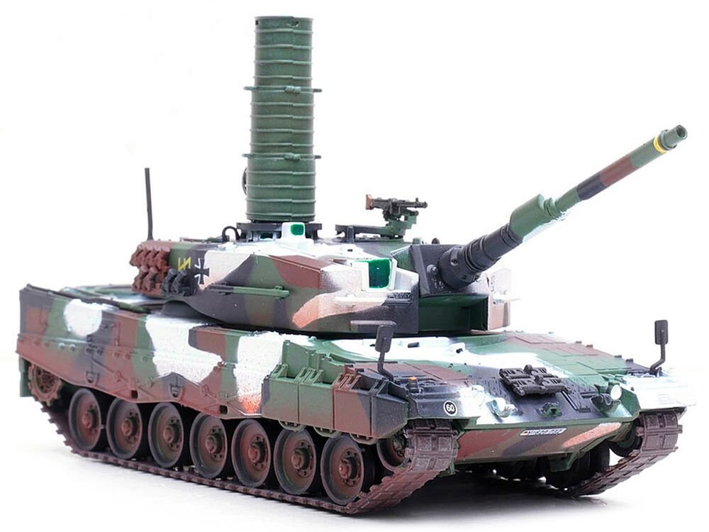 Leopard 2A4 Main Battle Tank with Snorkel "Winter Camouflage" German Army "Armor Premium" Series 1/72 Diecast Model by Panzerkampf view 2