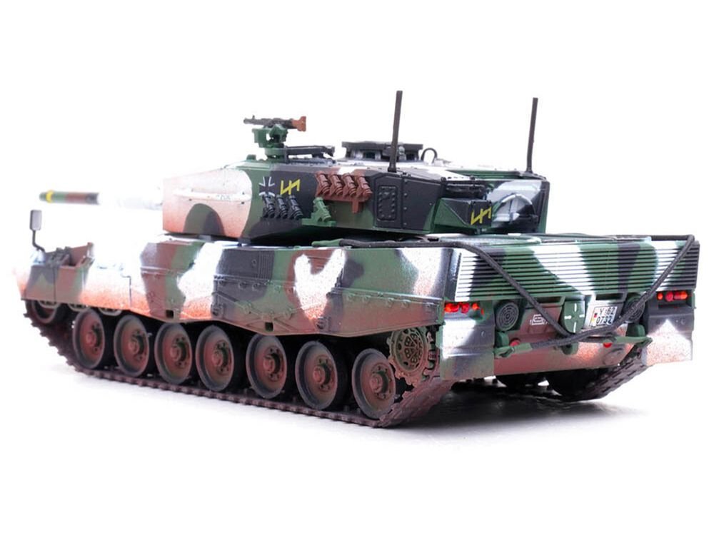 Leopard 2A4 Main Battle Tank with Snorkel "Winter Camouflage" German Army "Armor Premium" Series 1/72 Diecast Model by Panzerkampf view 4