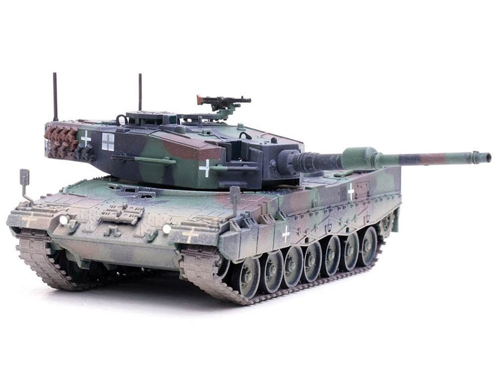 Leopard 2A4 Main Battle Tank with Snorkel "3-Tone Camouflage" Ukrainian Army "Armor Premium" Series 1/72 Diecast Model by Panzerkampf view 2
