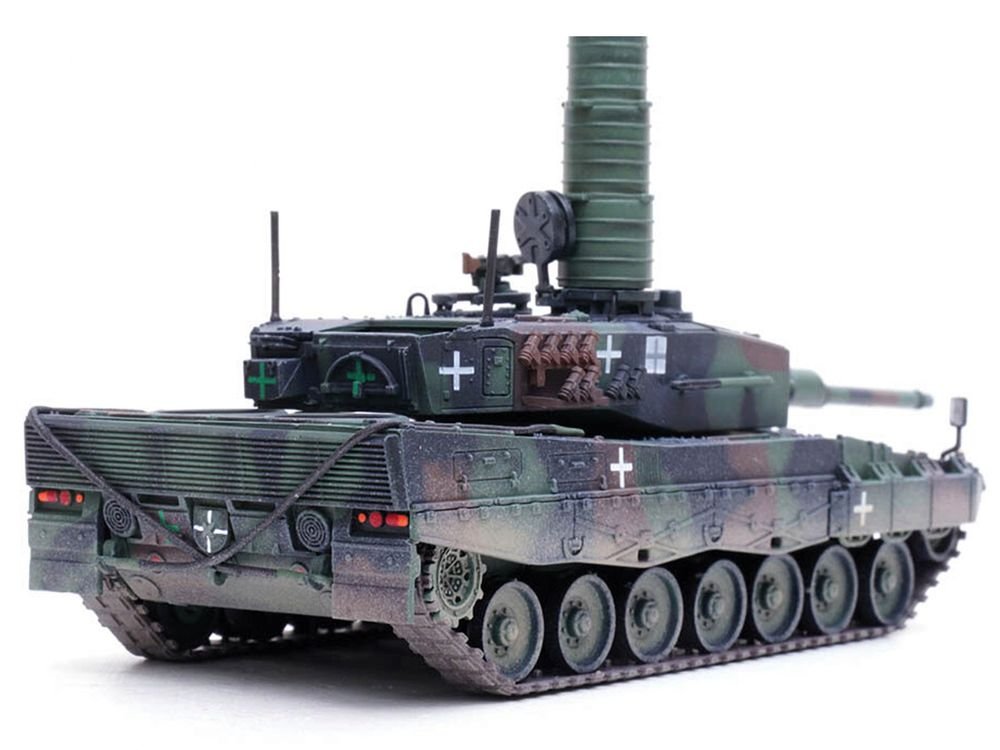 Leopard 2A4 Main Battle Tank with Snorkel "3-Tone Camouflage" Ukrainian Army "Armor Premium" Series 1/72 Diecast Model by Panzerkampf view 5