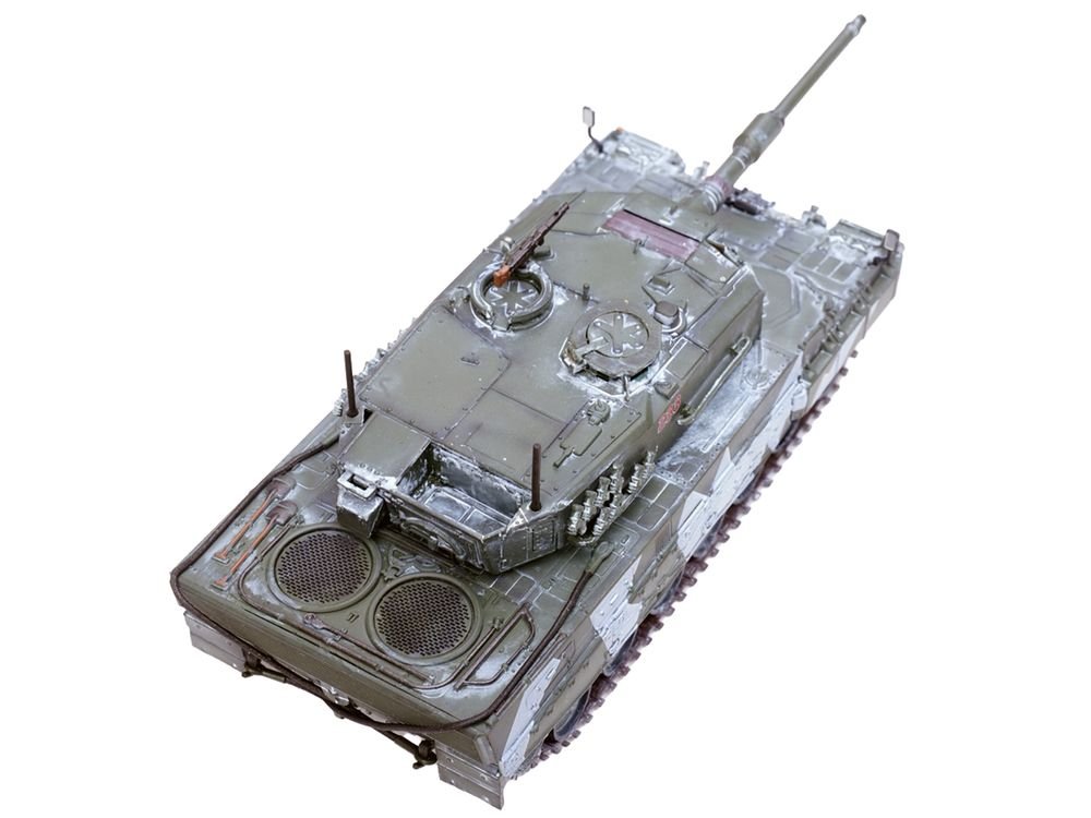 Leopard 2A4 Main Battle Tank with Snorkel "Winter Camouflage" Norwegian Army "Armor Premium" Series 1/72 Diecast Model by Panzerkampf view 3