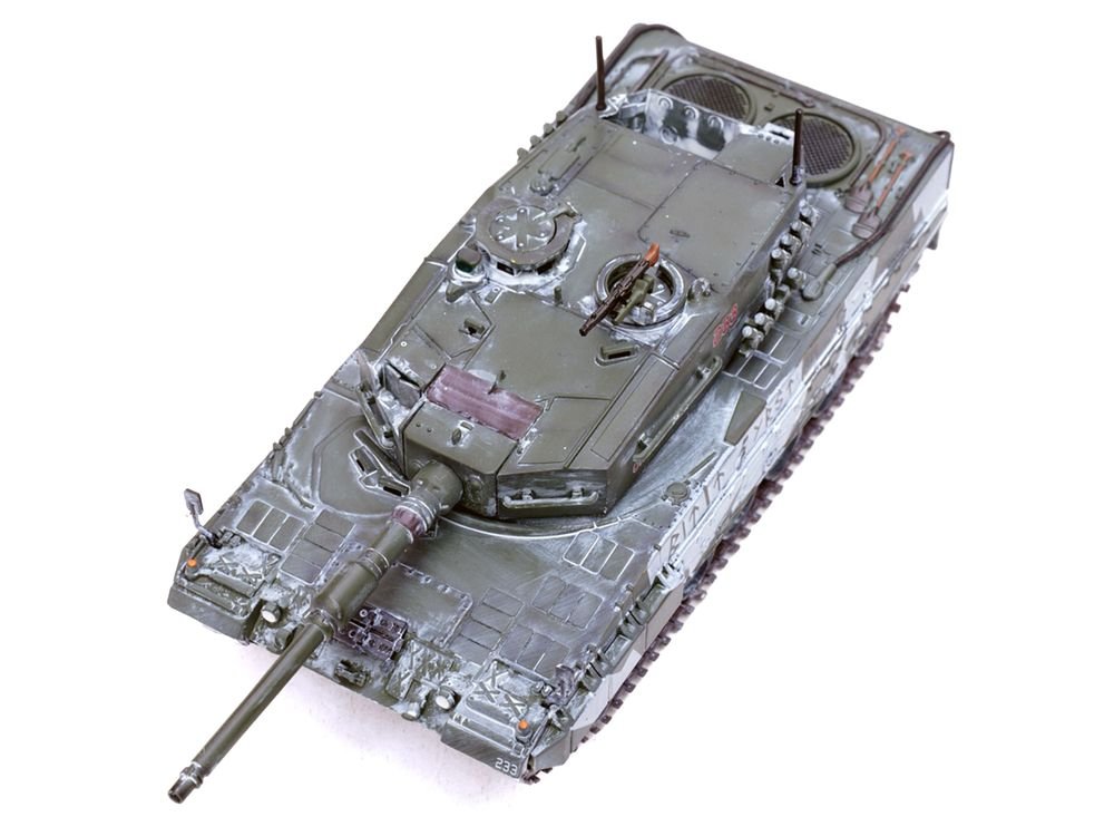 Leopard 2A4 Main Battle Tank with Snorkel "Winter Camouflage" Norwegian Army "Armor Premium" Series 1/72 Diecast Model by Panzerkampf view 5