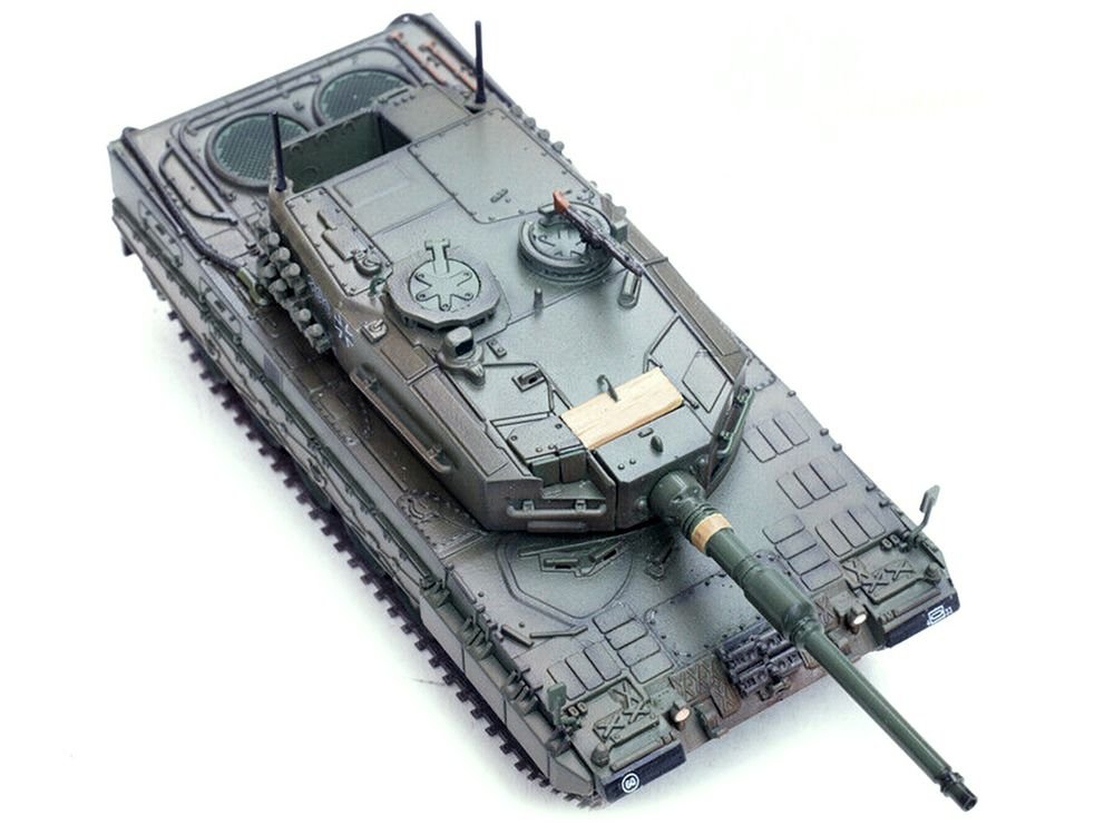 Leopard 2A4 Main Battle Tank with Snorkel "Green Camouflage" German Army "Armor Premium" Series 1/72 Diecast Model by Panzerkampf view 2