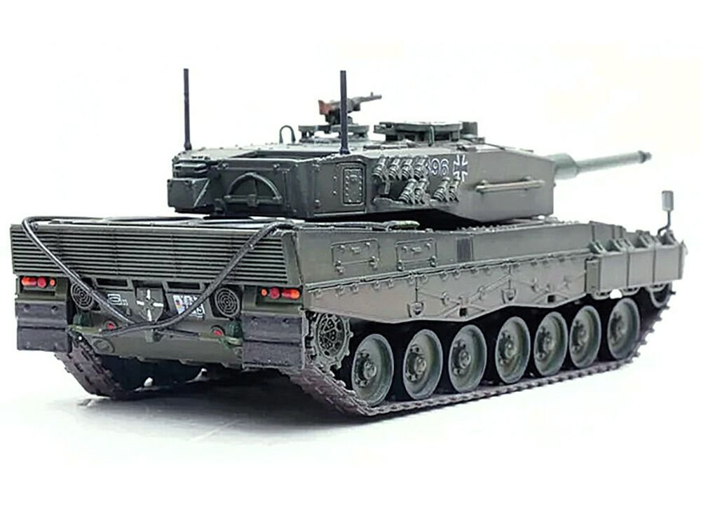 Leopard 2A4 Main Battle Tank with Snorkel "Green Camouflage" German Army "Armor Premium" Series 1/72 Diecast Model by Panzerkampf view 5