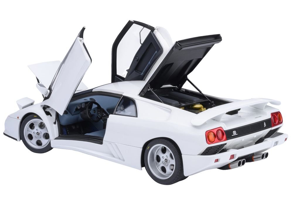 Lamborghini Diablo SE30 Jota Impact White 1/18 Model Car by Autoart view 2