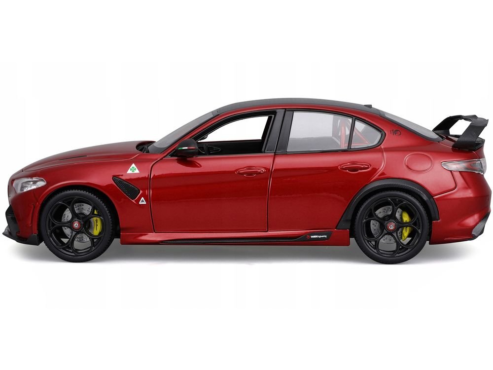 Alfa Romeo Giulia GTA Red Metallic with Carbon Top 1/18 Diecast Model Car by Bburago view 3
