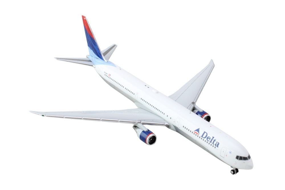 Boeing 767-400ER Commercial Aircraft "Delta Air Lines" (N829MH) White with Red and Blue Tail 1/400 Diecast Model Airplane by GeminiJets view 2