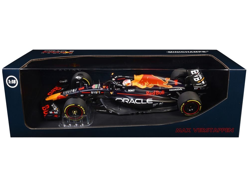 Red Bull Racing RB19 #1 Max Verstappen "Oracle" Winner F1 Formula One "Japanese GP" (2023) with Driver Limited Edition to 180 pieces Worldwide 1/18 Diecast Model Car by Minichamps view 3