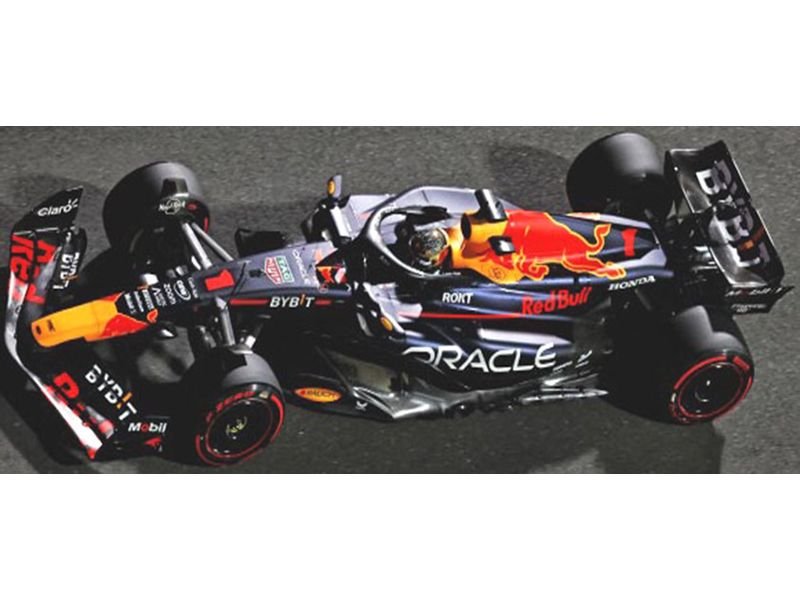 Red Bull Racing RB19 #1 Max Verstappen "Oracle" Winner F1 Formula One "Abu Dhabi GP" (2023) with Driver Limited Edition to 204 pieces Worldwide 1/18 Diecast Model Car by Minichamps view 2