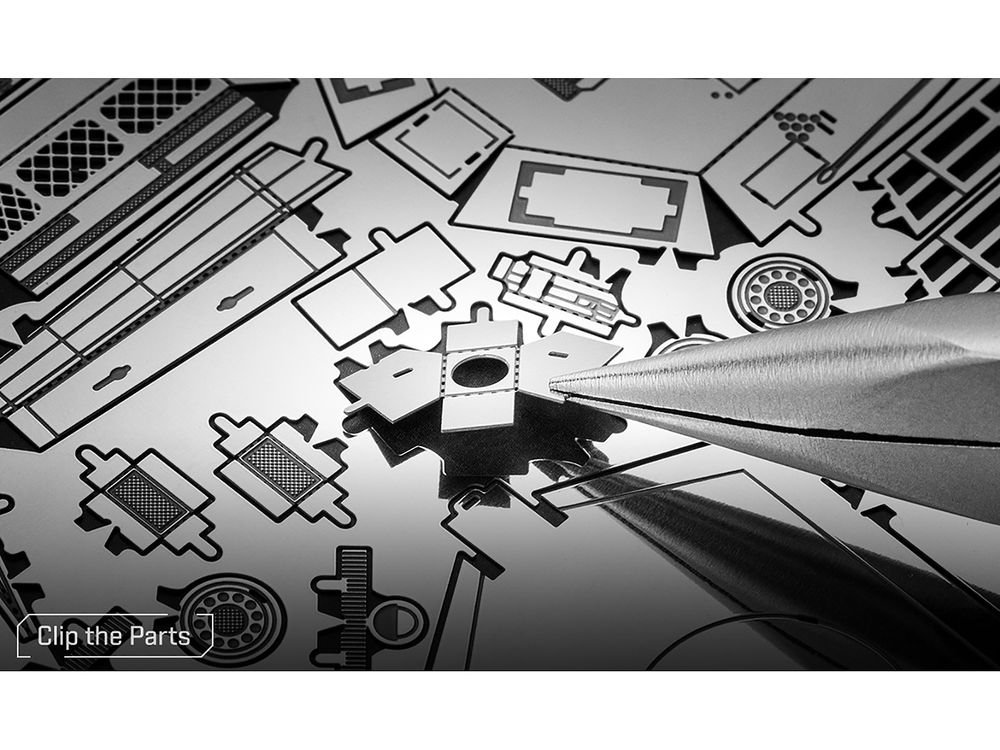 Model Kit American M1 Abrams Tank (Moderate Difficulty) Steel Model by Metal Earth view 5