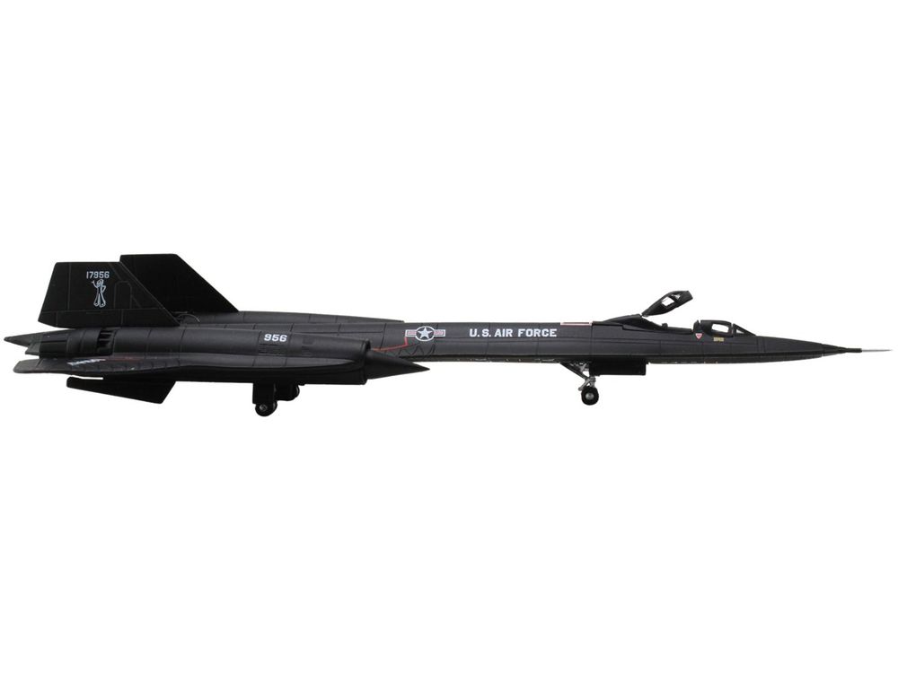 Lockheed SR-71B Blackbird Stealth Aircraft "9th Strategic Reconnaissance Wing Beale Air Base Gumby" United States Air Force 1/200 Diecast Model Airplane by Herpa view 2