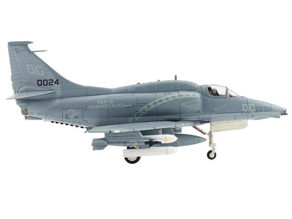 Douglas A-4M Skyhawk Aircraft "VMA-131 Diamondbacks" (1993) United States Marines "Air Power Series" 1/72 Diecast Model by Hobby Master view 2