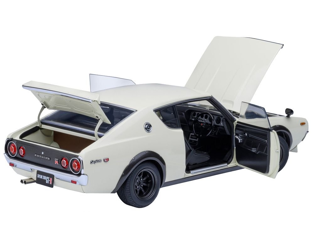Nissan Skyline 2000GT-R (KPGC110) Tuned Version RHD (Right Hand Drive) White 1/18 Model Car by Autoart view 2